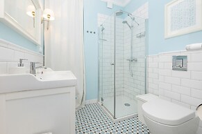 Four Seasons Apartment by Renters