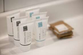 Four Seasons Apartment by Renters