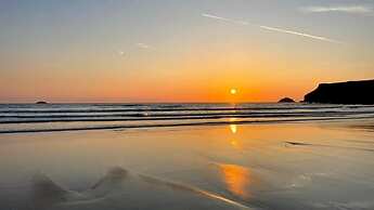 2-bed Cottage, Sleeps 5, Pets Ok, Close to Coast