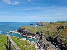 2-bed Cottage, Sleeps 5, Pets Ok, Close to Coast