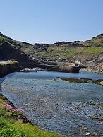 2-bed Cottage, Sleeps 5, Pets Ok, Close to Coast