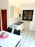 Lovely 1-bed Apartment With sea View in Srima