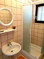 Lovely 1-bed Apartment With sea View in Srima