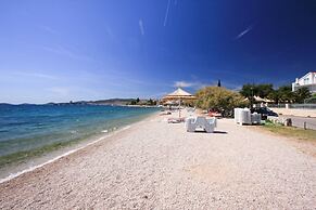 Lovely 1-bed Apartment With sea View in Srima