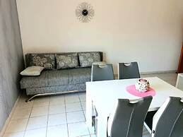 Lovely 1-bed Apartment With sea View in Srima