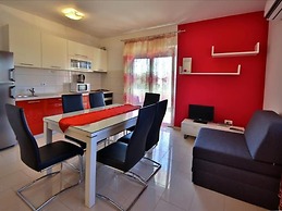 Charming 2-bed Apartment in Srima With sea View