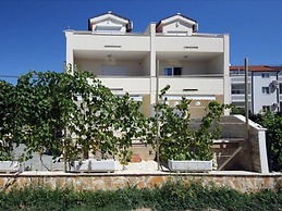 Charming 2-bed Apartment in Srima With sea View