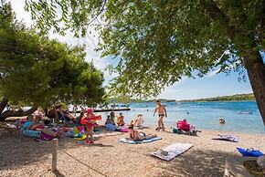 Charming 2-bed Apartment in Srima With sea View