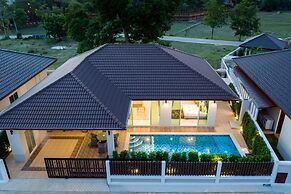 Luxury Pool Villa A18