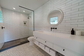 Hanalei Beach House 5 Bedroom Home by RedAwning