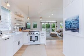 Hanalei Beach House 5 Bedroom Home by RedAwning