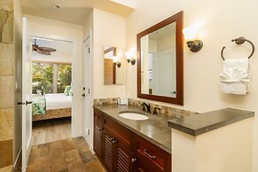 Aina Nalu 2bd/2ba 2 Bedroom Condo by Redawning