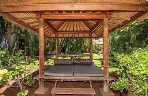 Aina Nalu 2bd/2ba 2 Bedroom Condo by Redawning