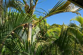 Aina Nalu 2bd/2ba 2 Bedroom Condo by Redawning