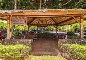 Aina Nalu 2bd/2ba 2 Bedroom Condo by Redawning