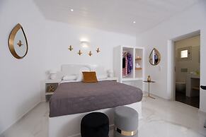 GK in Santorini Home ART