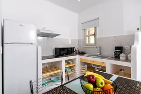 GK in Santorini Home ART