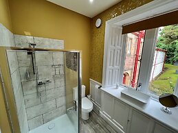 Rossal House Apartments