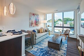 Global Luxury Suites Clarendon Metro