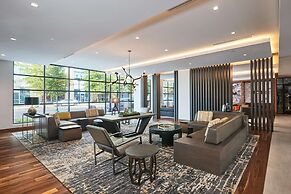 Global Luxury Suites Clarendon Metro