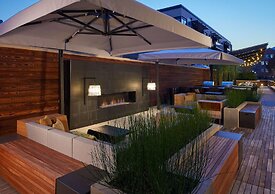 Global Luxury Suites Clarendon Metro