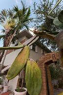 Richard's Motel Studio