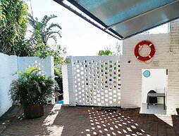 Boathouse Bed and Biscuit - Lower Deck