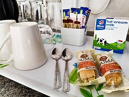 Boathouse Bed and Biscuit - Lower Deck