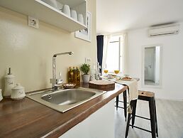 Old Town Splendid Apartments by Irundo