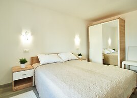 Old Town Splendid Apartments by Irundo