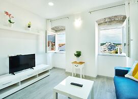 Old Town Splendid Apartments by Irundo