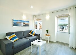 Old Town Splendid Apartments by Irundo