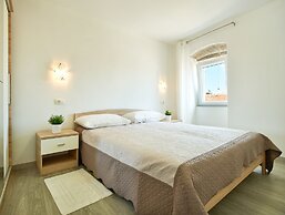 Old Town Splendid Apartments by Irundo