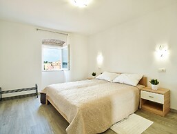 Old Town Splendid Apartments by Irundo