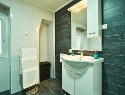 Old Town Splendid Apartments by Irundo