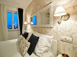 Old Town Splendid Apartments by Irundo