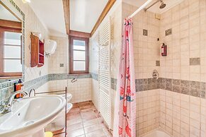 Laurel Apt With Shared Pool