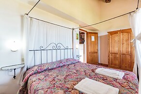 Laurel Apt With Shared Pool