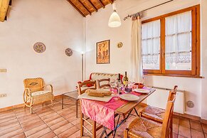 Laurel Apt With Shared Pool