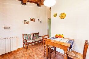 Laurel Apt With Shared Pool