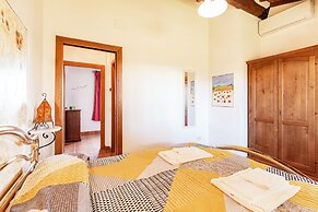 Laurel Apt With Shared Pool