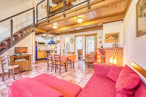 Laurel Apt With Shared Pool