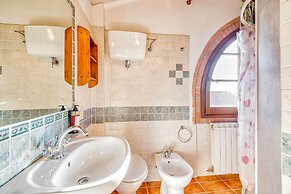Laurel Apt With Shared Pool