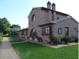 Laurel Apt With Shared Pool