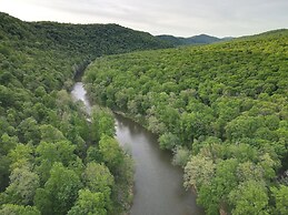 River Walk Cottage - Romantic Escape