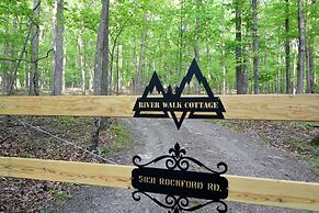 River Walk Cottage - Romantic Escape