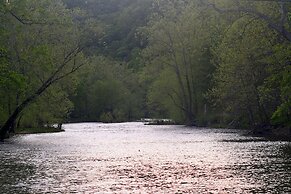 River Walk Cottage - Romantic Escape