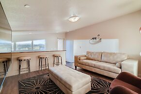 Fancy Townhome near Old Town, Breweries and River!