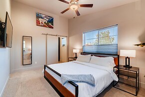 Fancy Townhome near Old Town, Breweries and River!