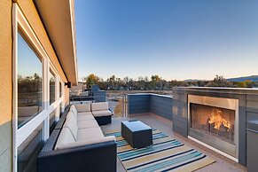 Fancy Townhome near Old Town, Breweries and River!